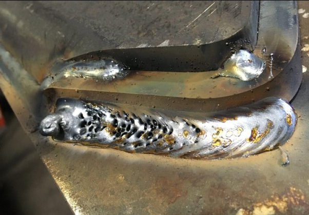 What are the advantages of adding oxygen or CO2 to argon for welds on steel
