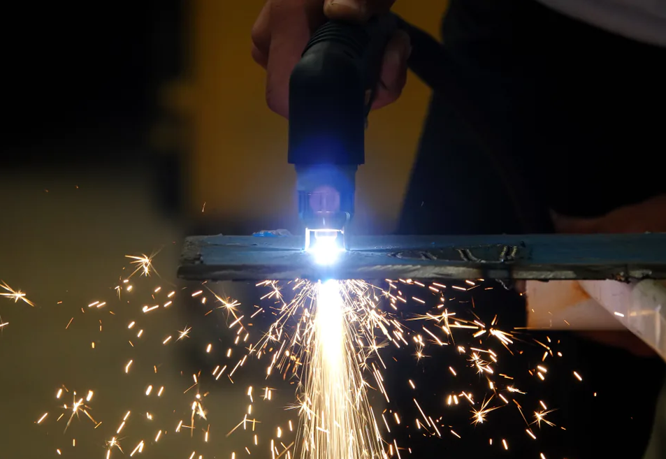 How to Use a Plasma Cutter