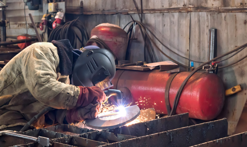 What are the common issues when plasma cutting