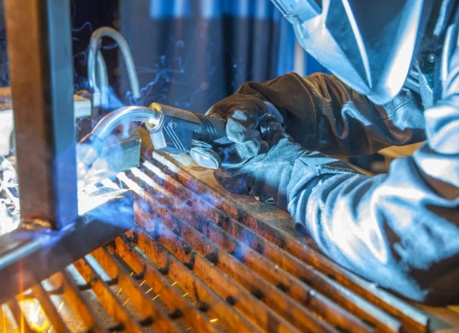Are There Safety Precautions for Using a MIG Welding Gun